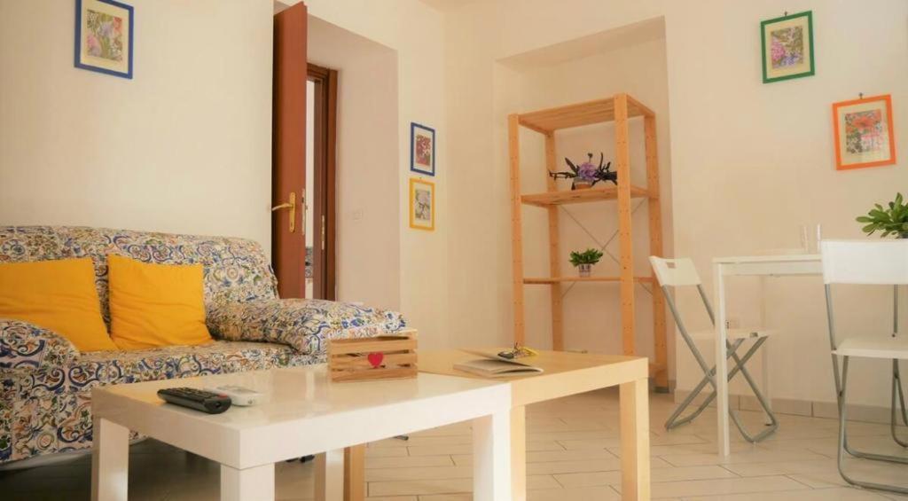 House With Garden And Parking Space In Mergellina Napoli Esterno foto