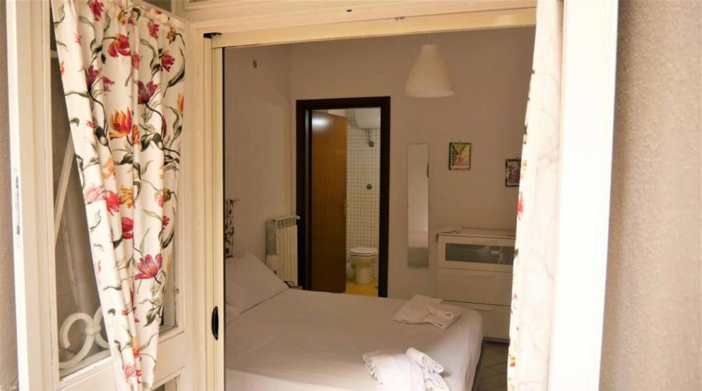 House With Garden And Parking Space In Mergellina Napoli Esterno foto